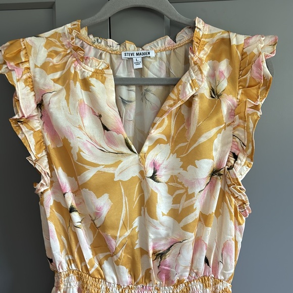 Steve Madden • Floral Flutter Dress - Picture 2 of 2